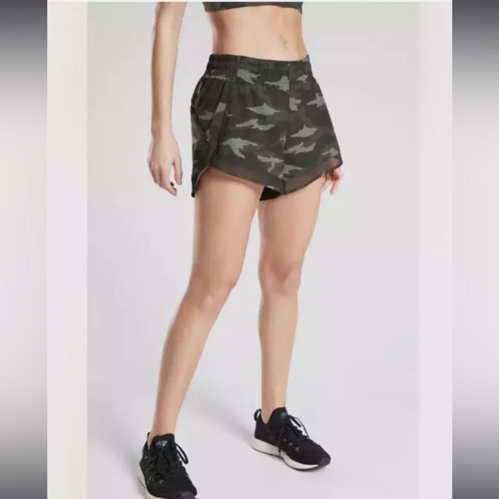 Athleta Printed Mesh Racer Run Shorts 4”